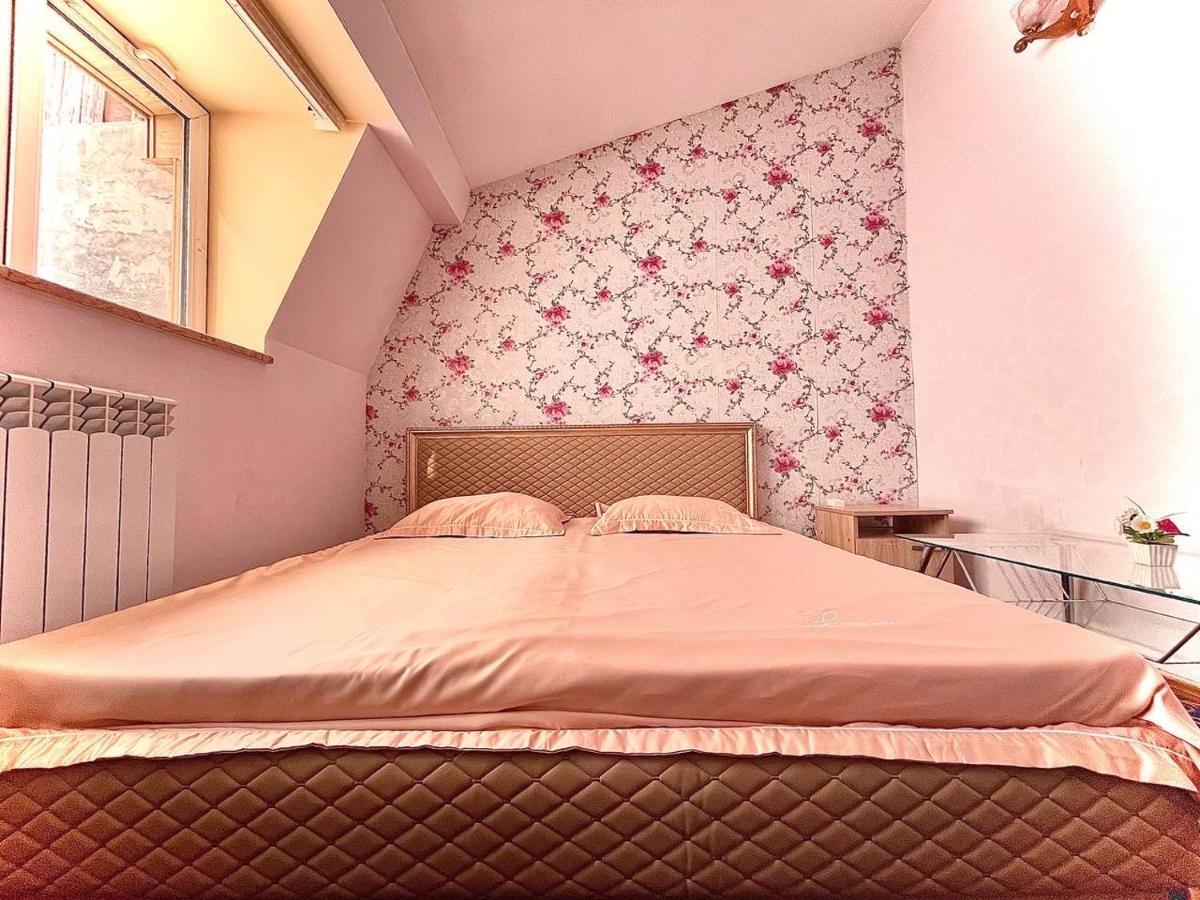 Crystal Villa Hotel 예레반 외부 사진
