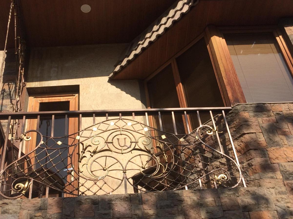 Crystal Villa Hotel 예레반 외부 사진